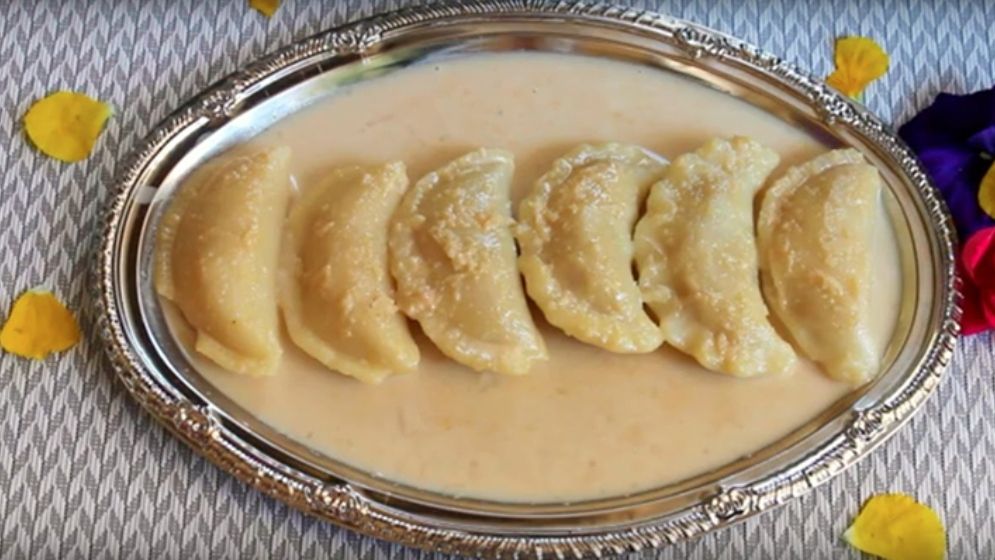 এই শীতে ঘরেই বানান মুখরোচক দুধপুলি পিঠা