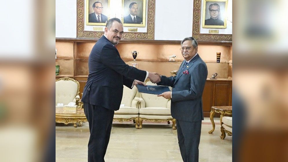 রাষ্ট্রপতির কাছে পরিচয়পত্র পেশ নতুন মার্কিন রাষ্ট্রদূতের