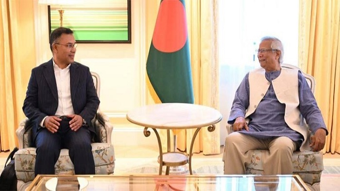 প্রধান উপদেষ্টার সঙ্গে সাক্ষাতে সপরিবারে যমুনায় তারেক রহমান