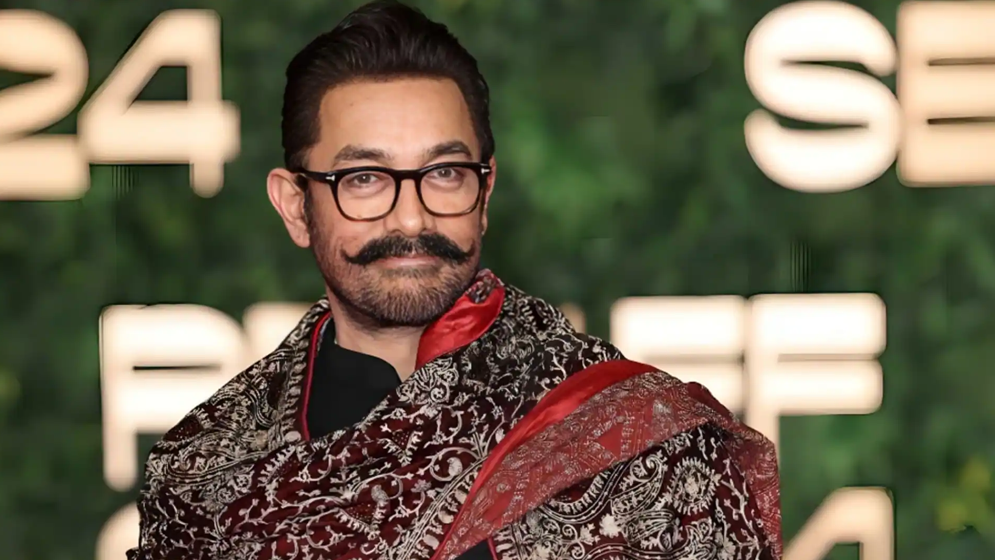 আমিরের এক ঢিলে দুই পাখি!