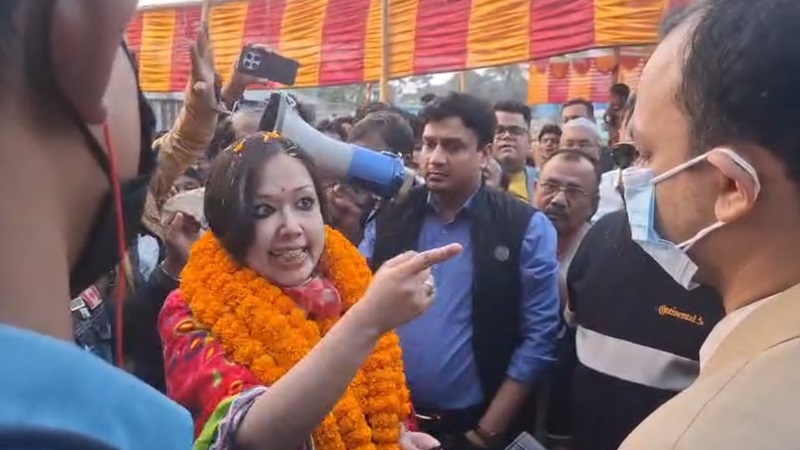 ‘আমি রুমিন না বললে আপনি এখান থেকে বের হতে পারবেন না স্যার’