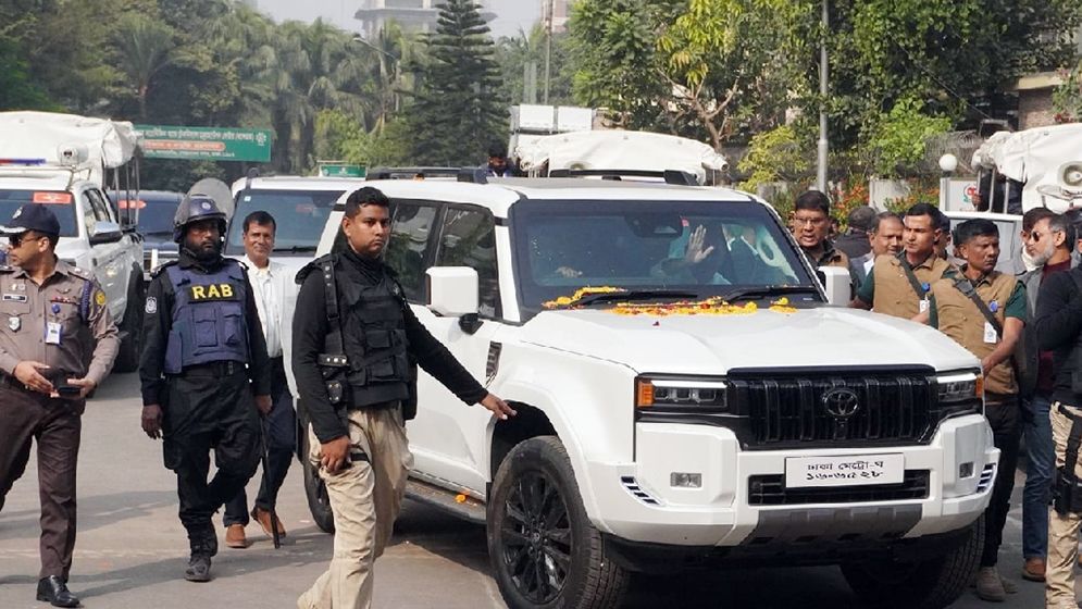 তারেক রহমানের গাড়িতে খাম রেখে পালাল বাইকার, কী ছিল তাতে
