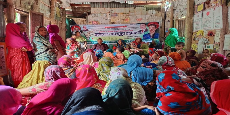 জামালগঞ্জে ৩১ দফা বাস্তবায়নে নারীদের নিয়ে উঠান বৈঠক
