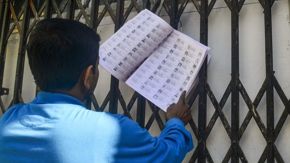 ভারতে ভোটার তালিকা থেকে যাদেরকে বাদ দেওয়া হচ্ছে