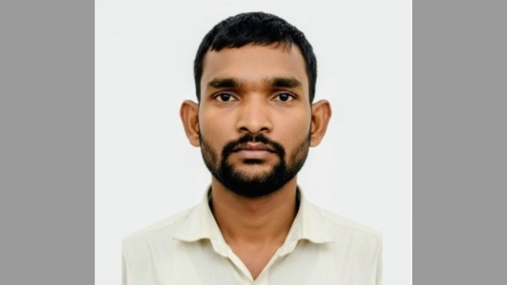 হিজলা উপজেলায় যুবকের গলাকাটা লাশ উদ্ধার