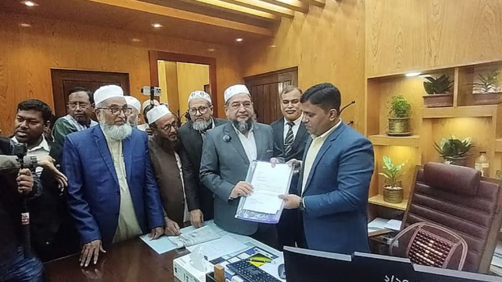 চরমোনাই পীরের জন্য ভোট চেয়ে মনোনয়ন প্রত্যাহার করলেন জামায়াত প্রার্থী