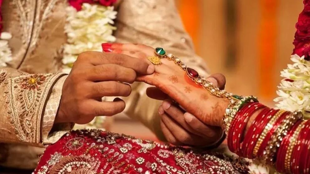 বিয়ে মানুষকে সুস্থ ও সুখী করে, বলছে গবেষণা