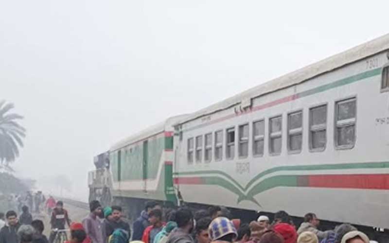 দিনাজপুরে দুই ঘণ্টা পর ট্রেন চলাচল স্বাভাবিক