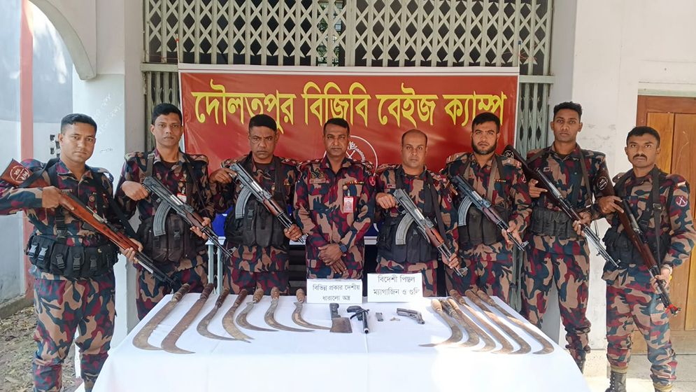 দৌলতপুরে অভিযান, উদ্ধার বিপুল অস্ত্রভাণ্ডার