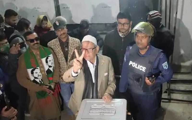 ভোট দিলেন মির্জা ফখরুল