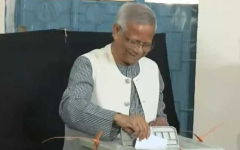 ভোট দিলেন প্রধান উপদেষ্টা