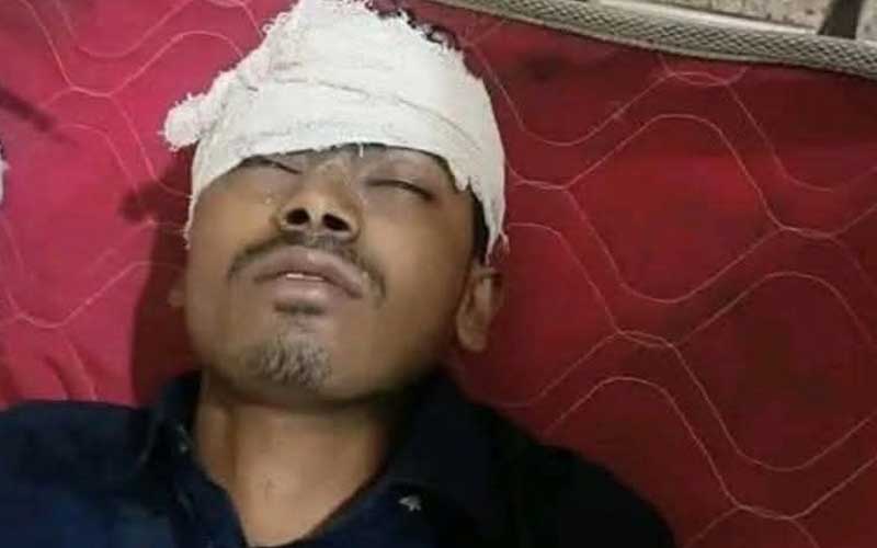 নোয়াখালীতে সাংবাদিকের ওপর রামদা দিয়ে হামলা, গুরুতর জখম