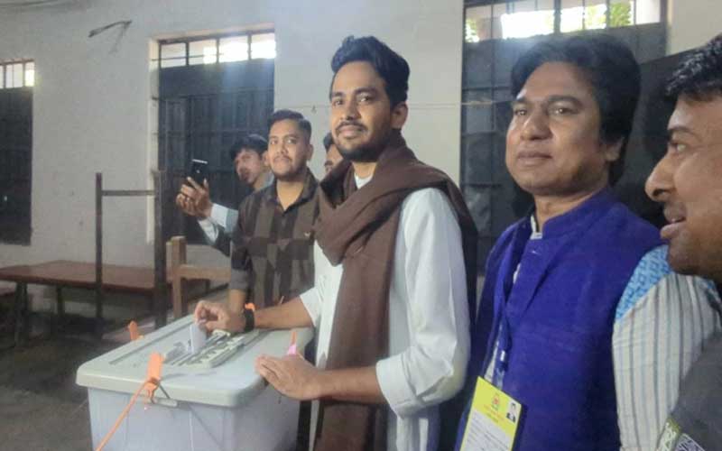 সারা দেশে সুষ্ঠুভাবে নির্বাচন অনুষ্ঠিত হচ্ছে : আসিফ মাহমুদ