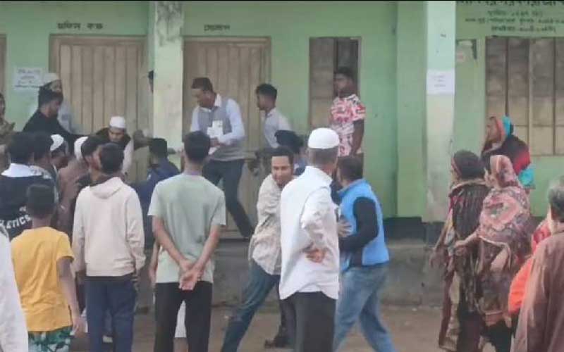 ব্রাহ্মণবাড়িয়ার সরাইলে ভোটকেন্দ্রে হাতাহাতি, ভোট সাময়িকভাবে বন্ধ