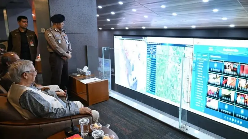 কন্ট্রোল রুম থেকে সারাদেশের ভোট পরিস্থিতি পর্যবেক্ষণ প্রধান উপদেষ্টার