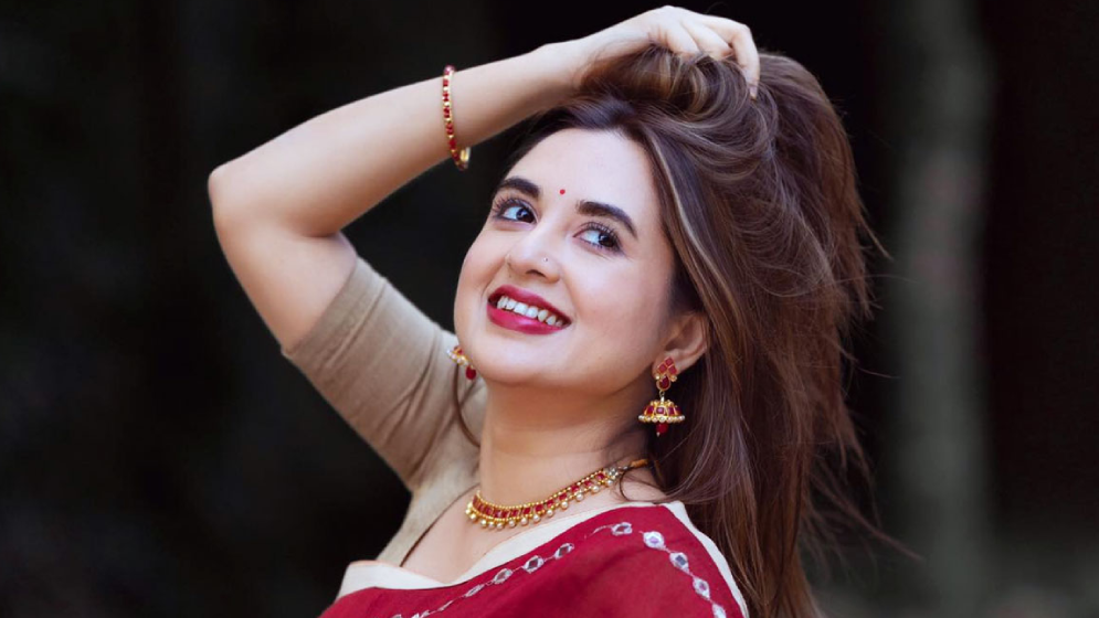 আমি প্রফেশনালি ছোটবেলা থেকেই গান শিখেছি