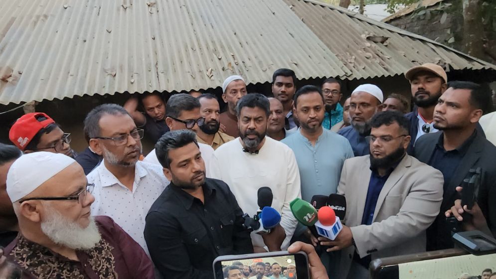 ভোট দেওয়ার কারণে তালাকপ্রাপ্ত গৃহবধূর পাশে তারেক রহমান