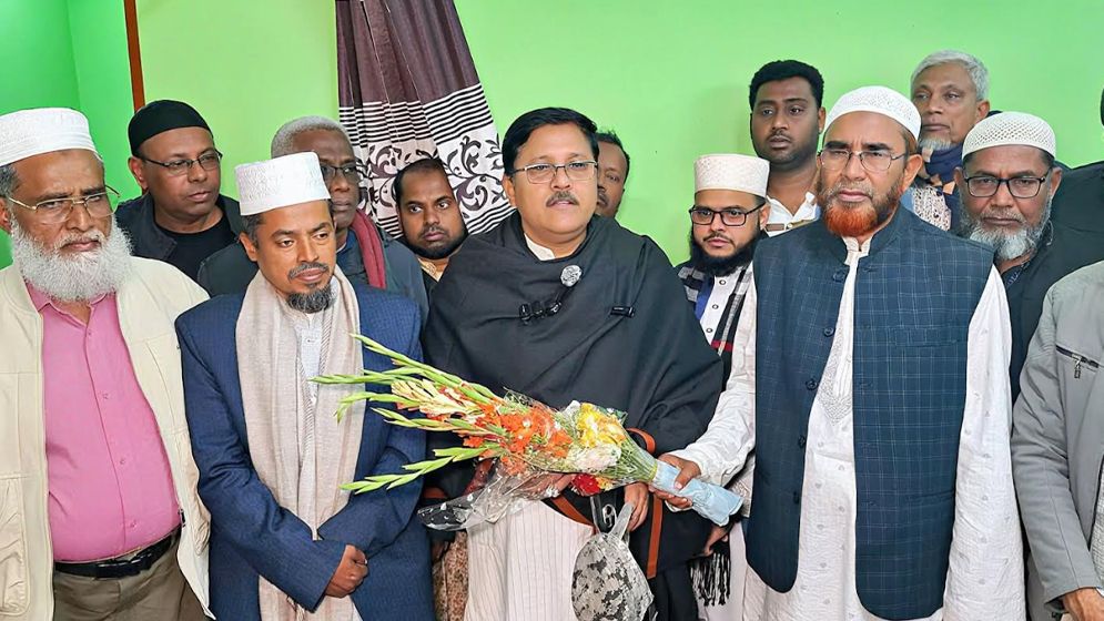 নির্বাচনের পর সৌহার্দ্যে মিলিত হলেন মনোয়ার ও জামায়াত প্রার্থী