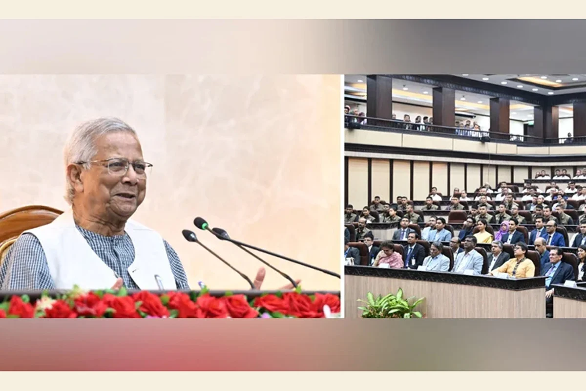 নিজ কার্যালয়ে বিদায়ী ভাষণ দিলেন প্রধান উপদেষ্টা