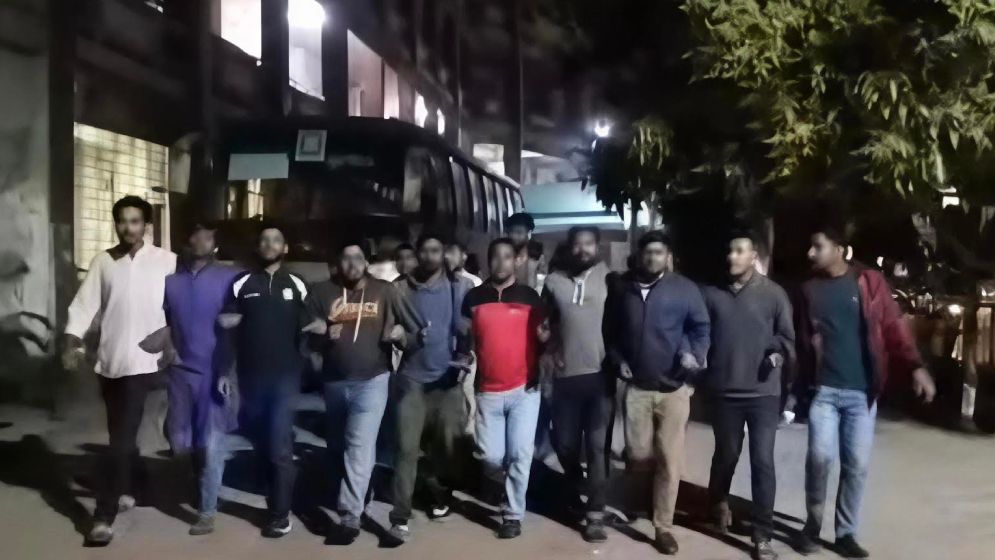 গভীর রাতে নজরুল বিশ্ববিদ্যালয়ে ছাত্রদলের বিক্ষোভ