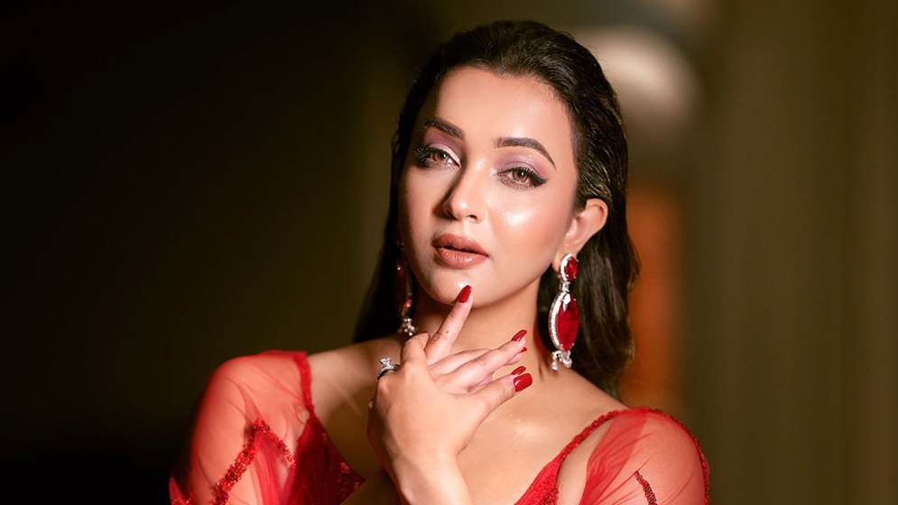 কৌশানী বললেন, কাজ চাইতে কোনো সংকোচ নেই তাঁর