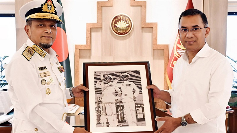 প্রধানমন্ত্রীর সঙ্গে নৌবাহিনী প্রধানের সৌজন্য সাক্ষাৎ