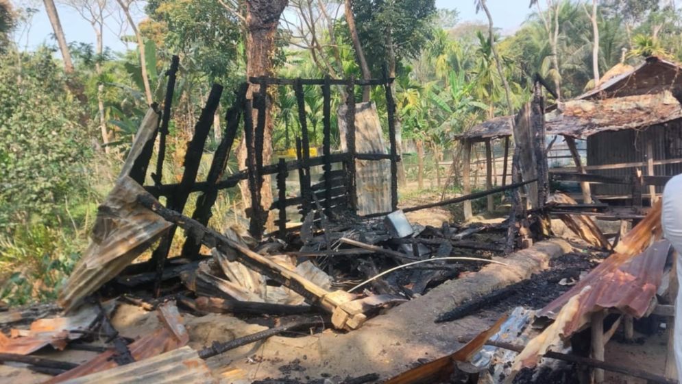 বাগেরহাটে বিএনপি অফিসে অগ্নিকাণ্ডে আতঙ্ক