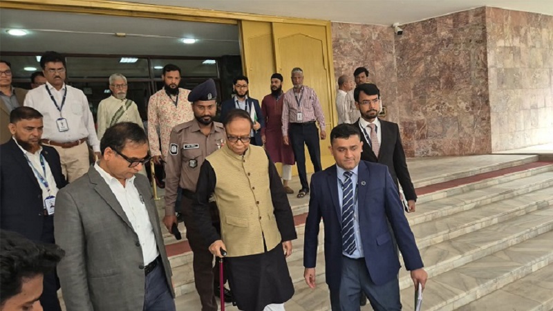 বিক্ষোভের মুখে কেন্দ্রীয় ব্যাংক ছাড়লেন গভর্নর আহসান এইচ মনসুর