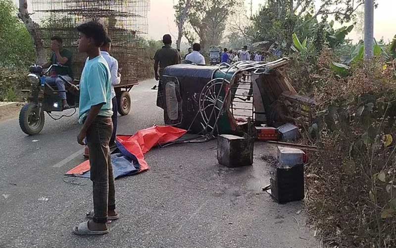 টাঙ্গাইলে ট্রাকচাপায় অটোরিকশা চালকসহ নিহত ২
