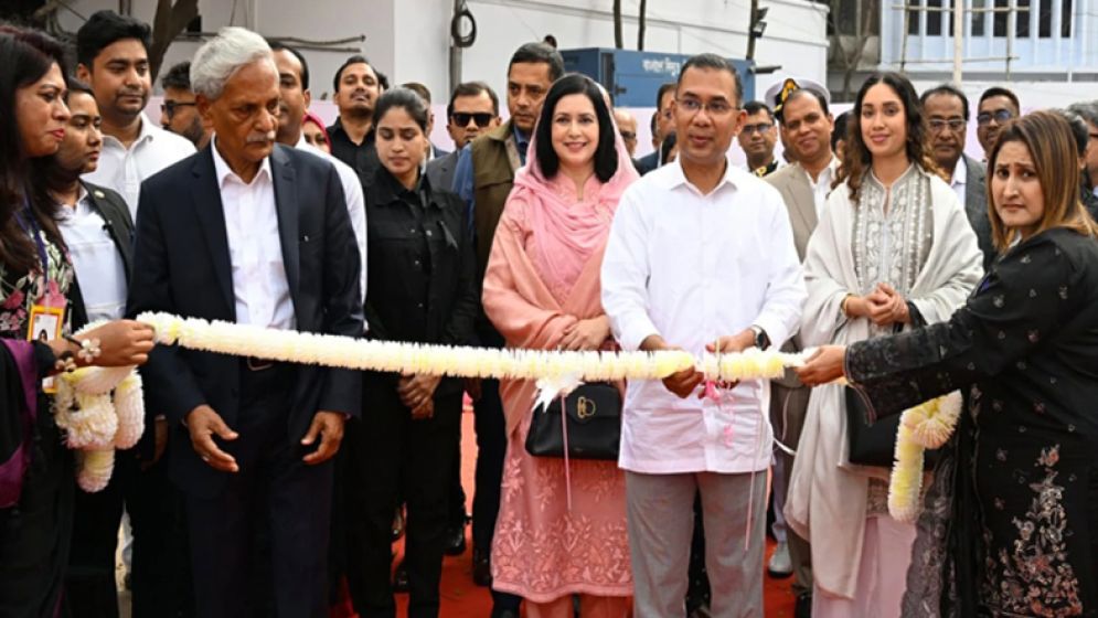 সপরিবারে বইমেলায় হাজির তারেক রহমান