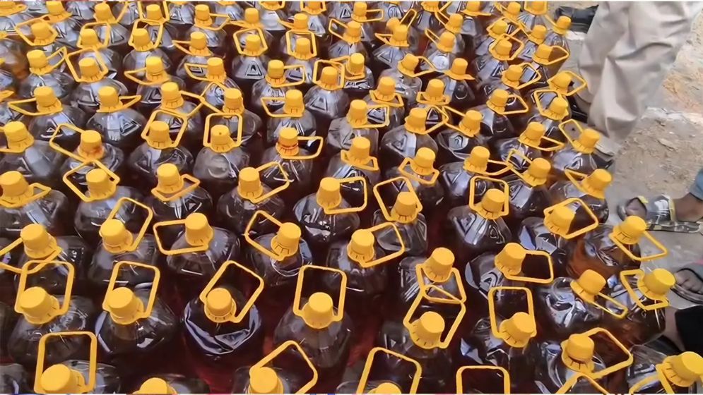 আ.লীগ নেতার গোডাউন থেকে টিসিবির ১,৪৪৪ লিটার তেল উদ্ধার