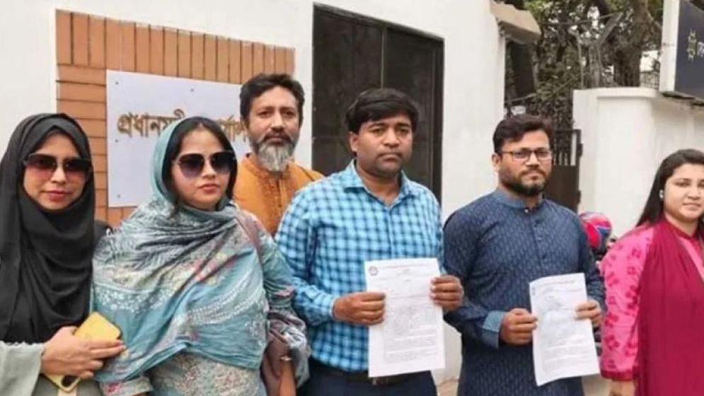 জাতীয় পে-স্কেল ঘোষণার দাবি নিয়ে প্রধানমন্ত্রীর কাছে স্মারকলিপি প্রদান