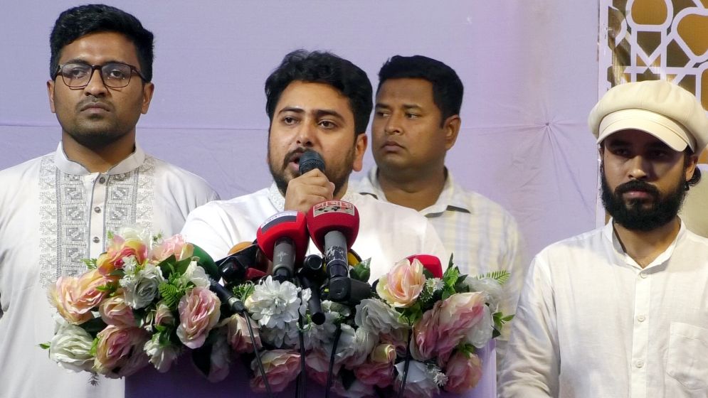 অবিলম্বে রাষ্ট্রপতিকে অপসারণের দাবি নাহিদ ইসলামের