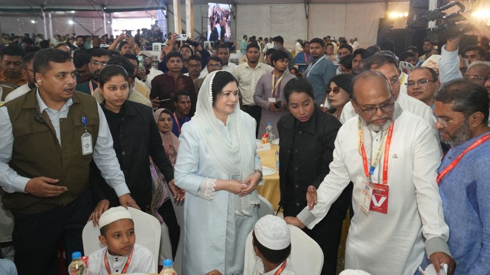 ড্যাবের উদ্যোগে দুস্থ শিশুদের মাঝে ঈদ উপহার