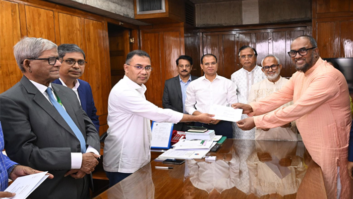 সিটি করপোরেশনগুলোর পরিচ্ছন্নতাকর্মীদের ঈদ উপহার দিলেন প্রধানমন্ত্রী