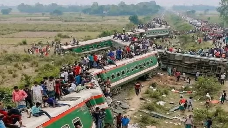 নীলসাগর এক্সপ্রেসের ৯ বগি লাইনচ্যুত, ঢাকা-উত্তরবঙ্গ রেল যোগাযোগ বন্ধ