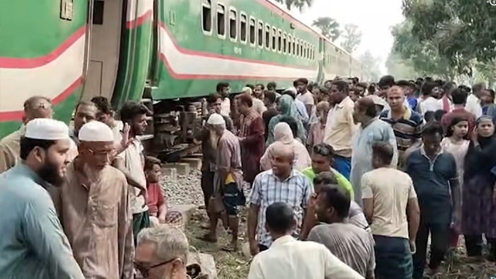 ২২ ঘণ্টা পর উত্তরাঞ্চলের সঙ্গে ট্রেন চলাচল স্বাভাবিক
