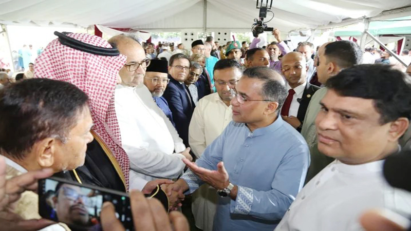 দেশের সর্বস্তরের মানুষের সঙ্গে ঈদ শুভেচ্ছা বিনিময় করছেন প্রধানমন্ত্রী