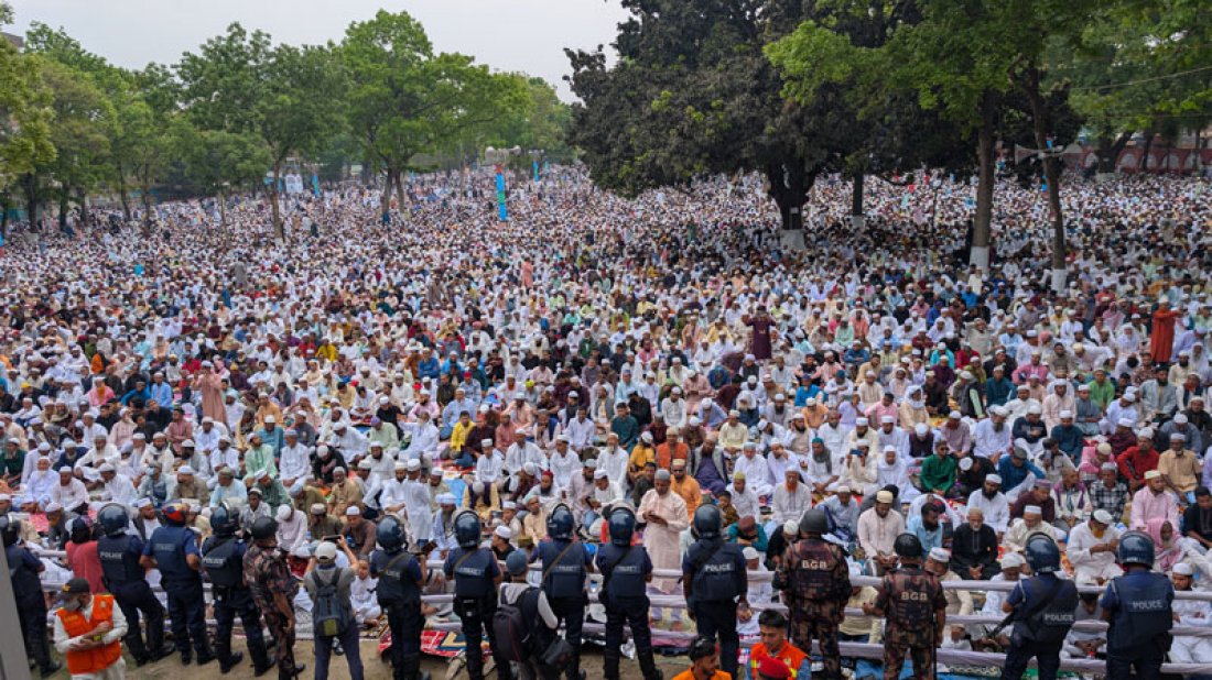 শোলাকিয়ায় ১৯৯তম ঈদ জামাতে বিশ্বে শান্তি কামনা