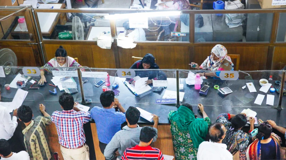 টানা ছুটি শেষে কাল থেকে খুলছে অফিস-আদালত ও ব্যাংক