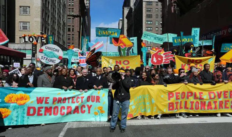 ট্রাম্পবিরোধী বিক্ষোভে নিউ ইয়র্কে হাজারো মানুষের মিছিল, ‘নো কিংস’ স্লোগান