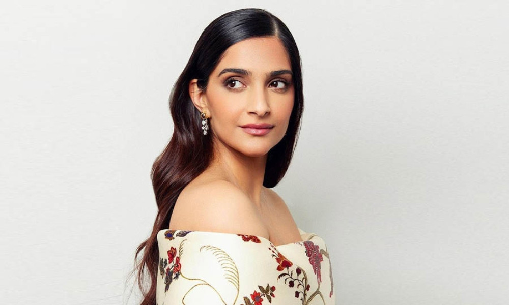 দ্বিতীয় সন্তানের জন্ম দিলেন সোনম  কাপুর