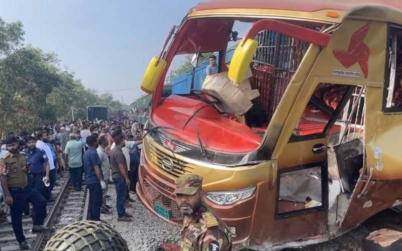 কুমিল্লায় ট্রেন-বাস সংঘর্ষে ১২ প্রাণহানি: তদন্ত প্রতিবেদন জমা