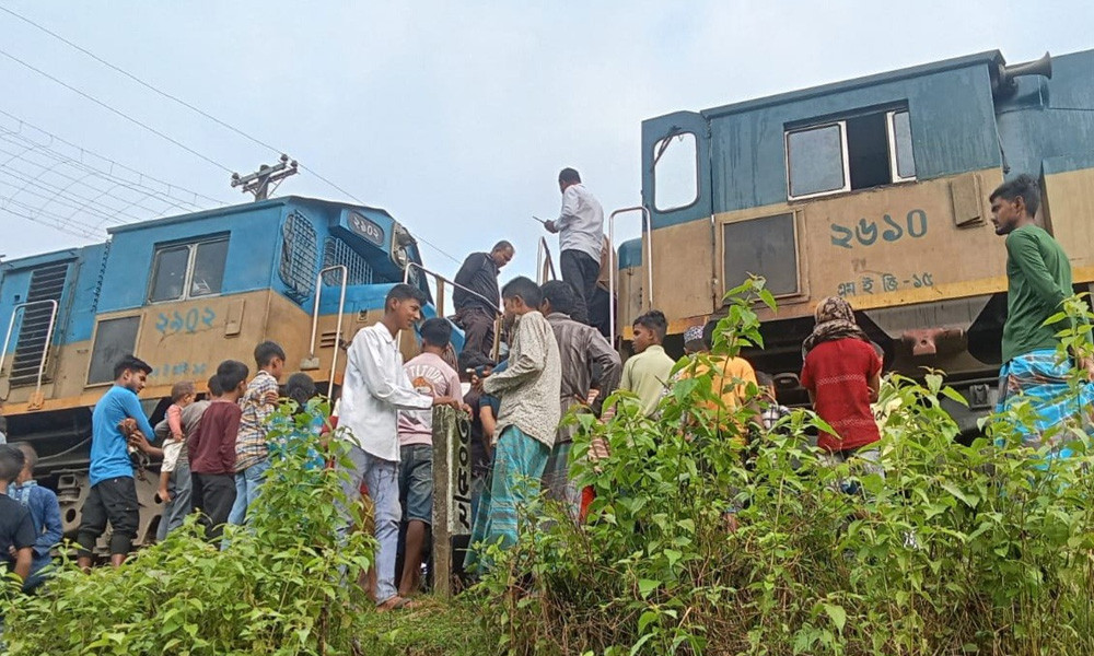 ৩ ঘণ্টা বন্ধের পর রেল চলাচল স্বাভাবিক