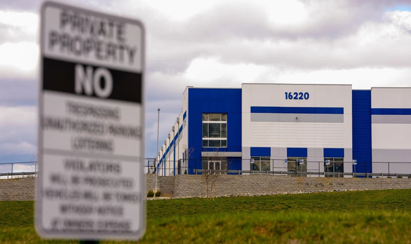 যুক্তরাষ্ট্রে অভিবাসী আটক রাখতে গুদামঘর কেনার পরিকল্পনা স্থগিত