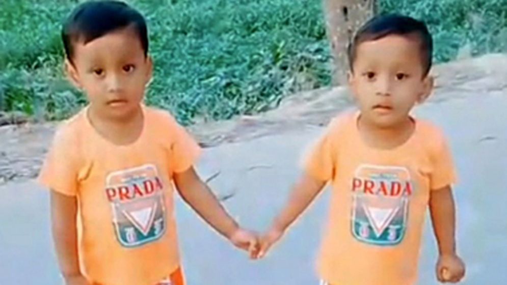 রেললাইনে হাঁটতে গিয়ে যমজ ভাইয়ের মৃত্যু