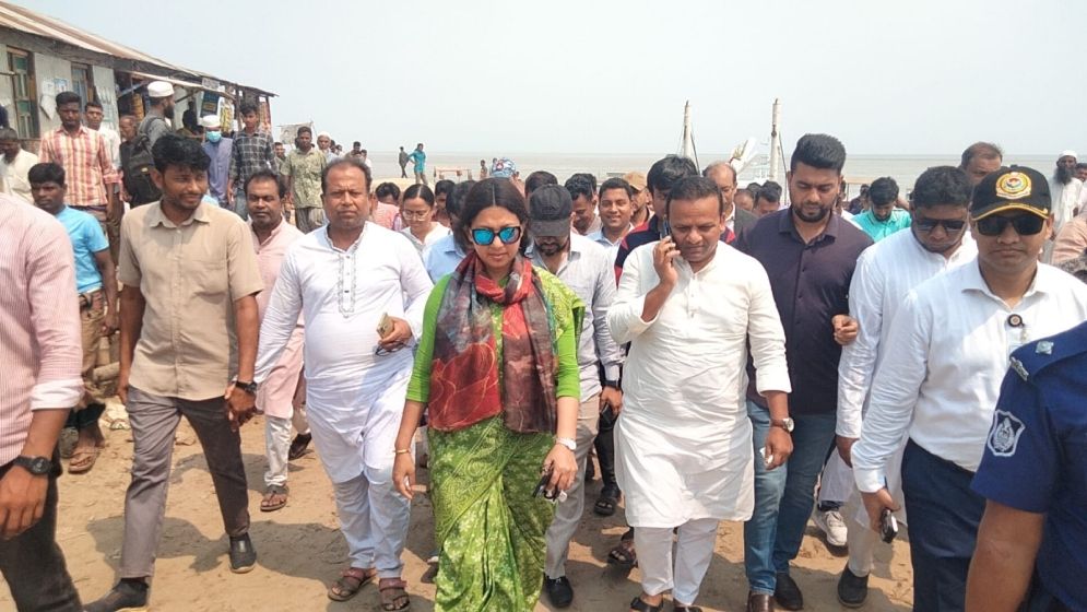 কুরবানি ঈদের আগে হাতিয়ায় নতুন ফেরি পৌঁছাবে