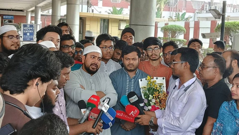 সংস্কার প্রশ্নে মাঠে ড. ইউনূস ও আসিফ নজরুলকে চান নাহিদ