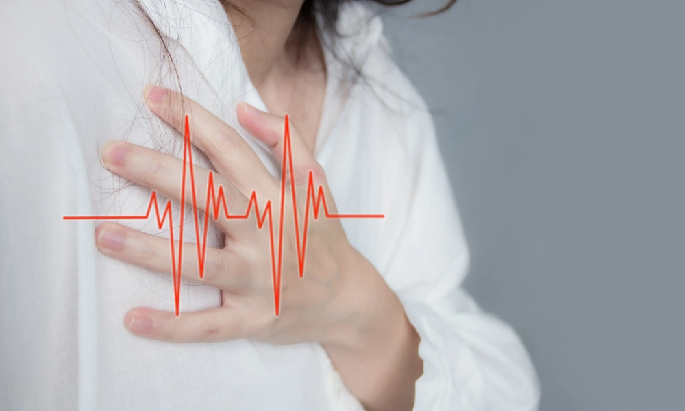 কেন বাড়ছে নারীদের হৃদরোগ? লক্ষণ ও বাঁচার উপায়