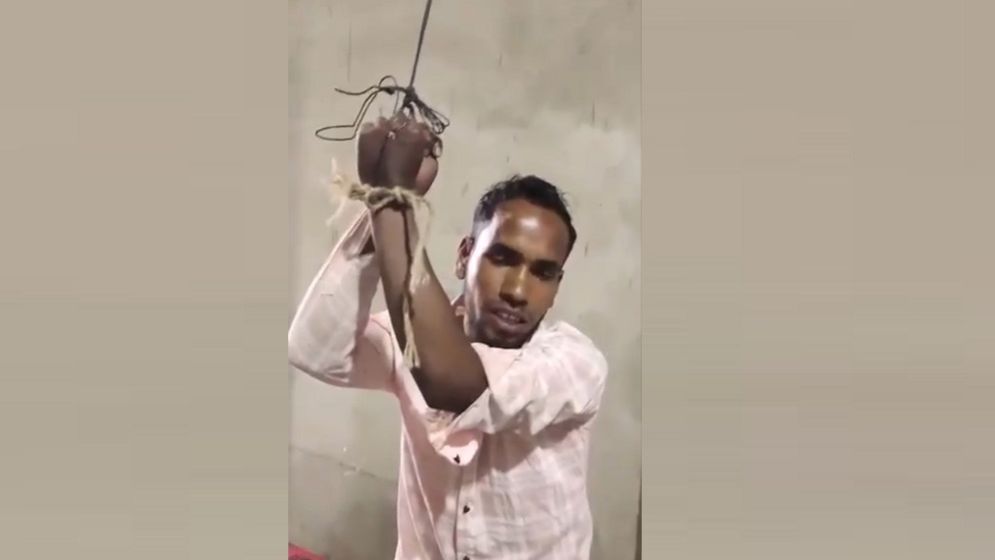 ইটভাটা শ্রমিককে ঝুলিয়ে নির্যাতন, ভিডিও ভাইরাল